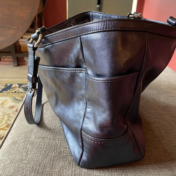 Ladies Coach handbag - Picture 6 of 14